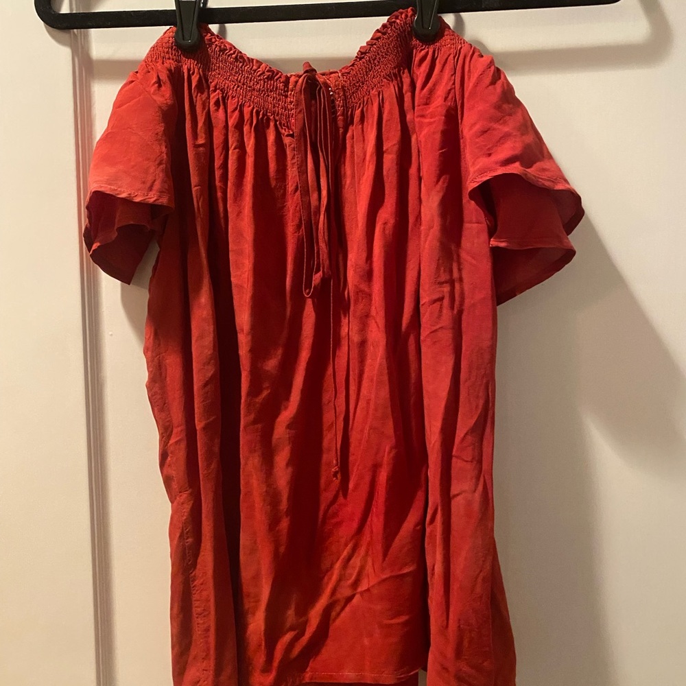 planet blue crimson off the shoulder top. tag falling off. only worn twice